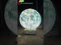 Patung Lunar Ethereal: Patung Bulan Bertekstur Kawah dalam Gradien Biru Impian​