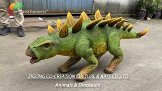 Teknologi Interaktif Dinosaurus Robot Berkaki Empat Berjalan