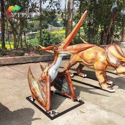 3D Fiberglass terlihat realistis Dinosaurus berjuang Pterosauria patung di luar ruangan