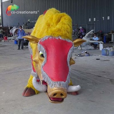 Harga yang bagus Snowproof Yellow Wild Boar Costume Animatronics Untuk Dua Orang Dewasa on line